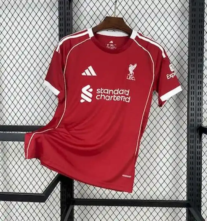 Liverpool 25/26 1º Eqquipación