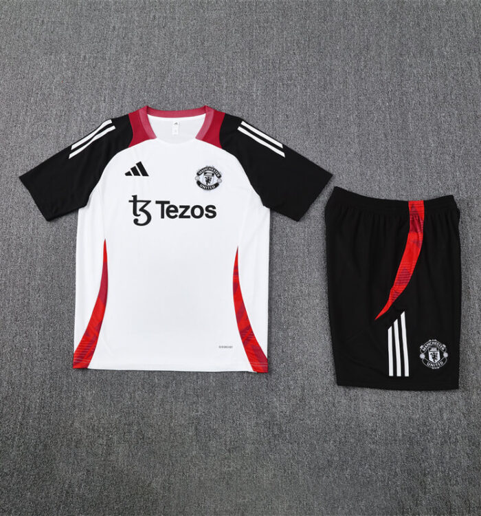 Manchester United 2024-2025 Entrenamiento